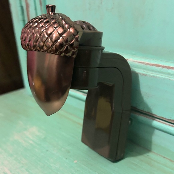 Bath and Body Works Fall Autumn Acorn Wallflower Plug - Picture 10 of 10